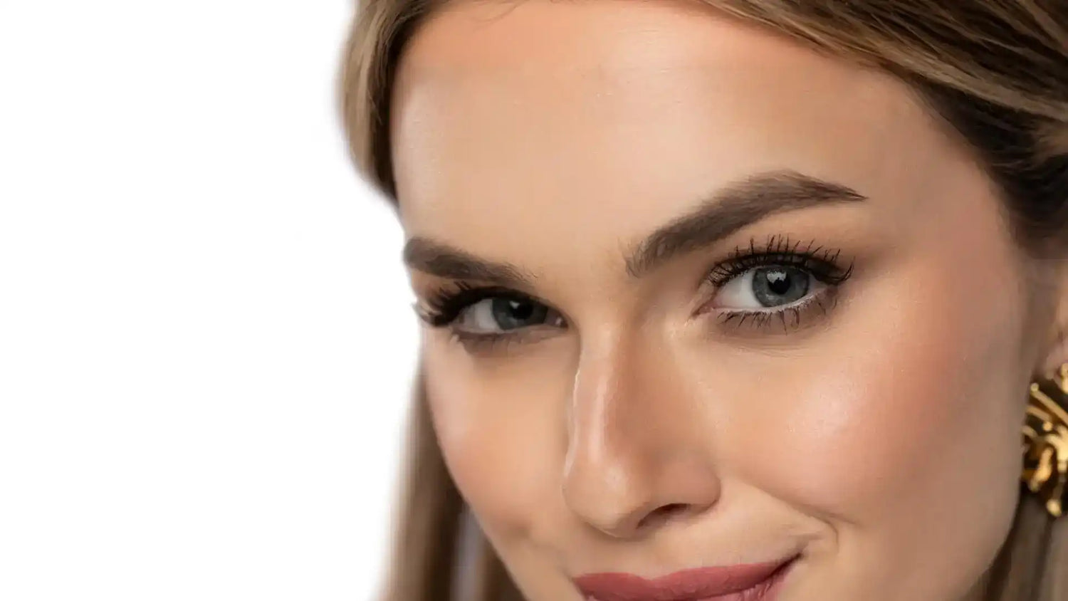 What ingredients should be in a good eyelash and eyebrow serum?